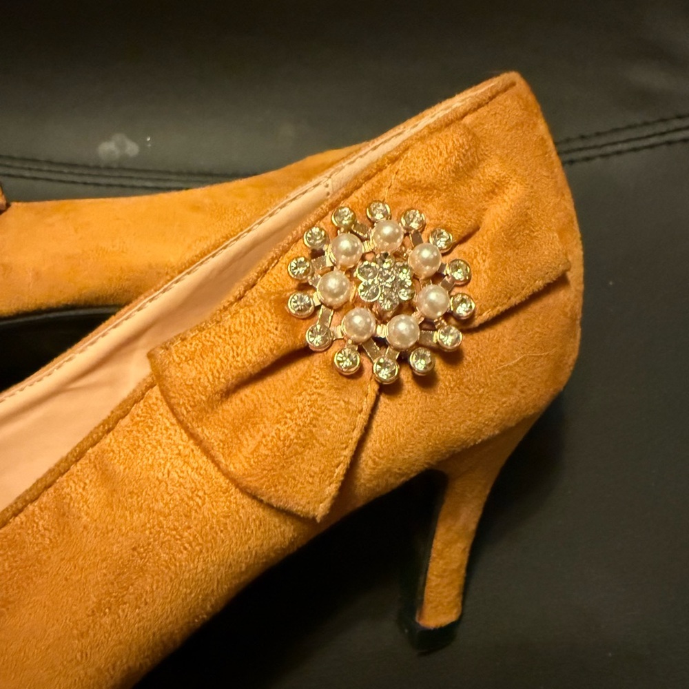 Angel Steps Yellow Bow Pumps - Picture 6 of 10